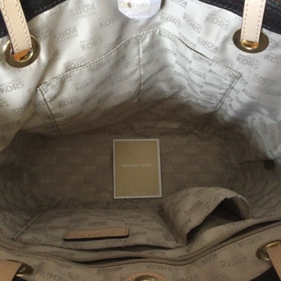 🔥Michael Kors Handbag🔥 - Picture 4 of 8